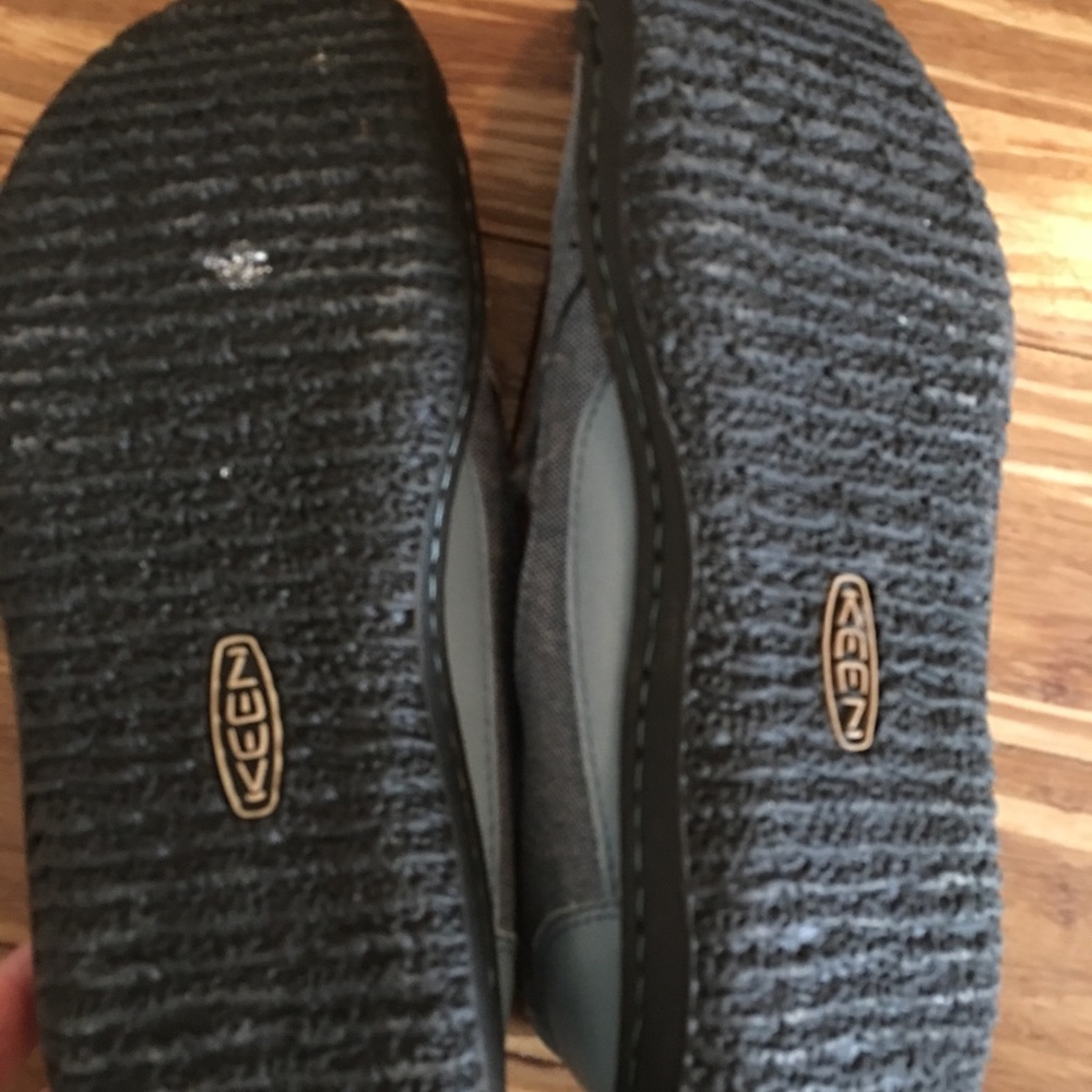 Size 10 keen. Maybe worn once or twice.